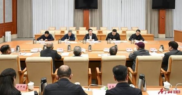 重庆南川区委书记马奇柯主持召开区“四大家”正职退休老同志座谈会