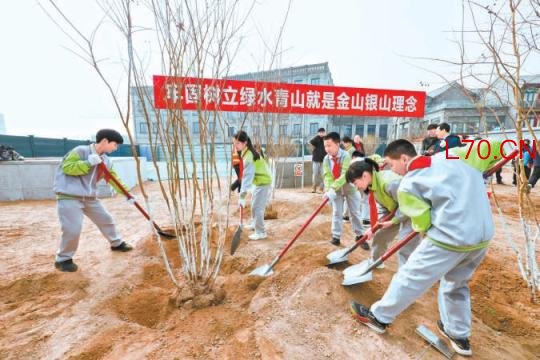 70余万市民参加首都义务植树日活动