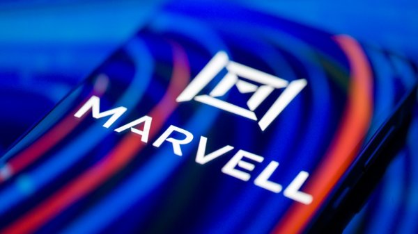 黄仁勋一句话让Marvell市值暴涨超620亿美元，光通信还能狂飙多久