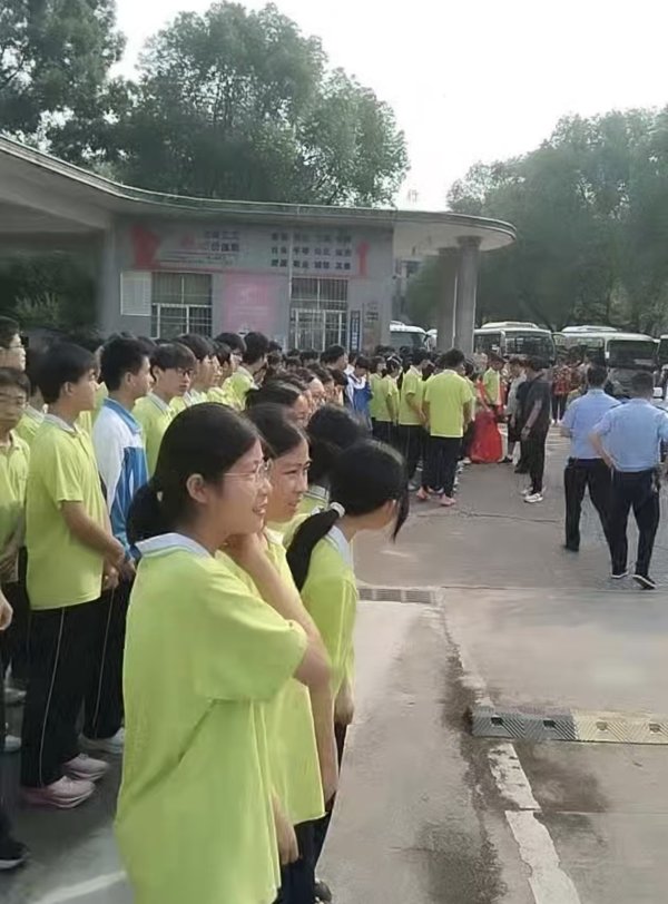 湖南受灾学子参加高考，母亲：人还在，就有从头再来的底气！