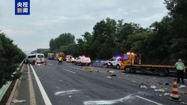 致13人遇难的客车：车厢里有辆电动车